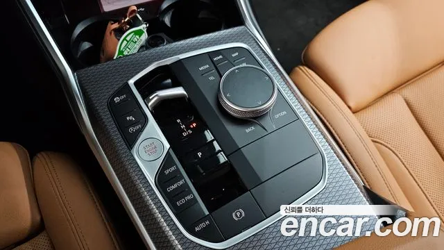 BMW 3-Series 2024 thumb 9