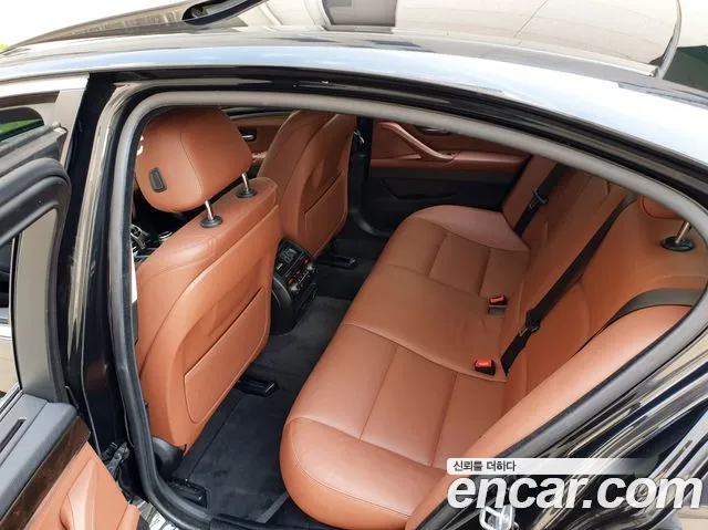 BMW 5-Series 2014 thumb 3