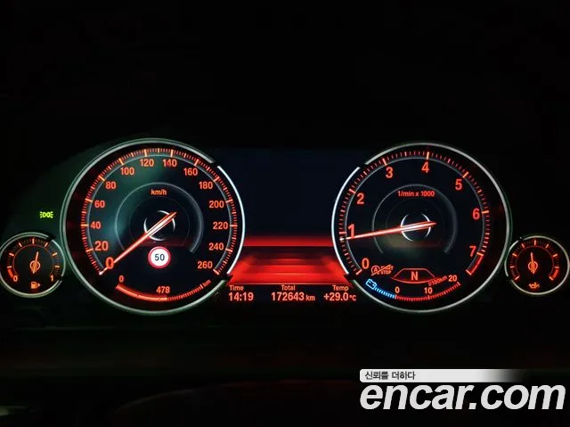 BMW 5-Series 2014 thumb 9