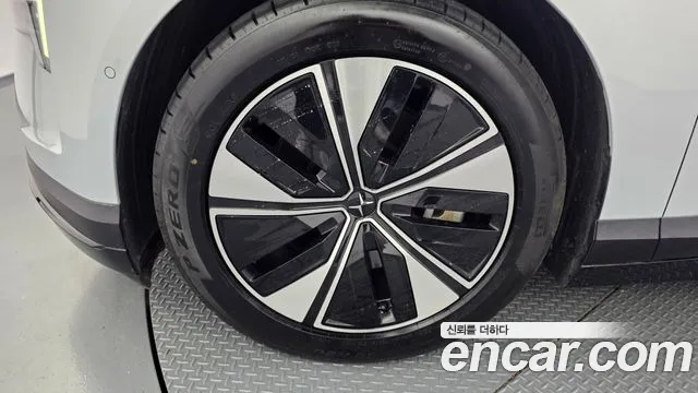 Polestar 4 2025 thumb 5