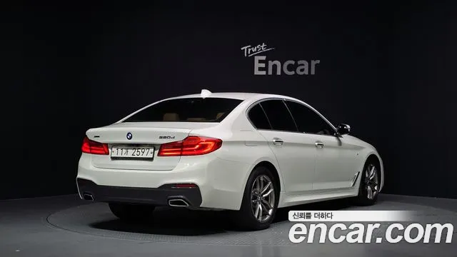 BMW 5-Series 2017 thumb 2