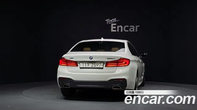 BMW 5-Series 2017 thumb 4