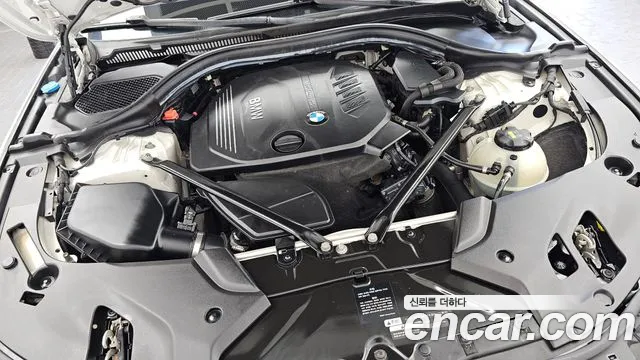 BMW 5-Series 2017 thumb 6