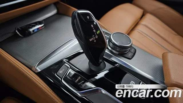 BMW 5-Series 2017 thumb 9