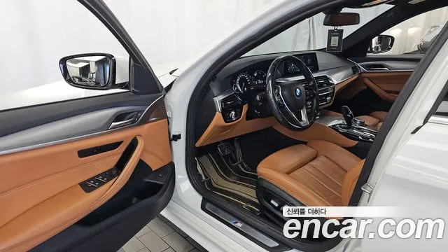 BMW 5-Series 2017 thumb 10