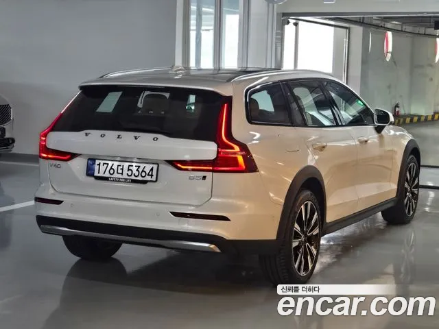 Volvo V60 2026 thumb 2
