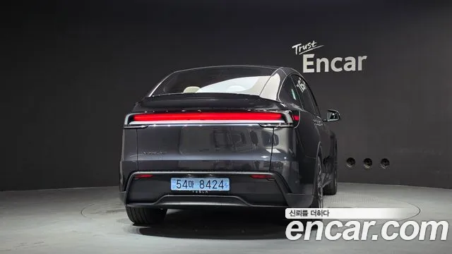 Tesla Model Y 2026 thumb 4