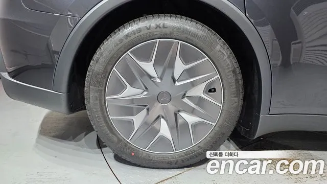 Tesla Model Y 2026 thumb 5