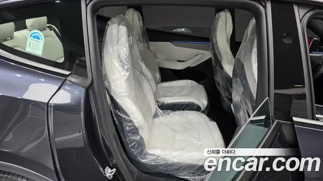 Tesla Model Y 2026 thumb 11