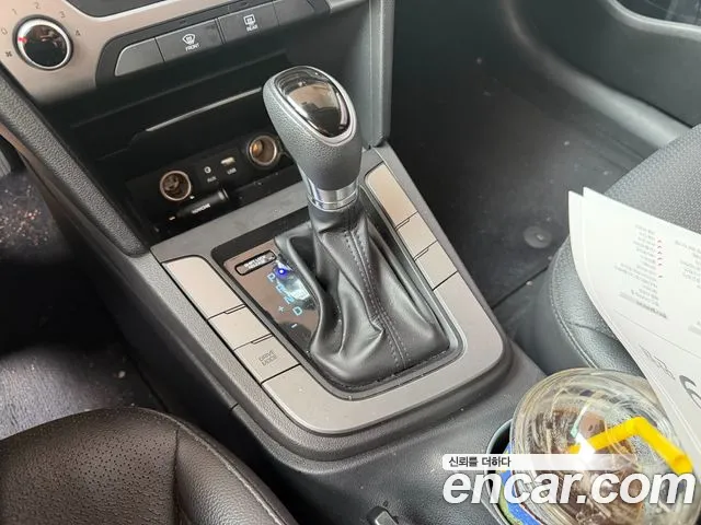 Hyundai Avante 2017 thumb 10