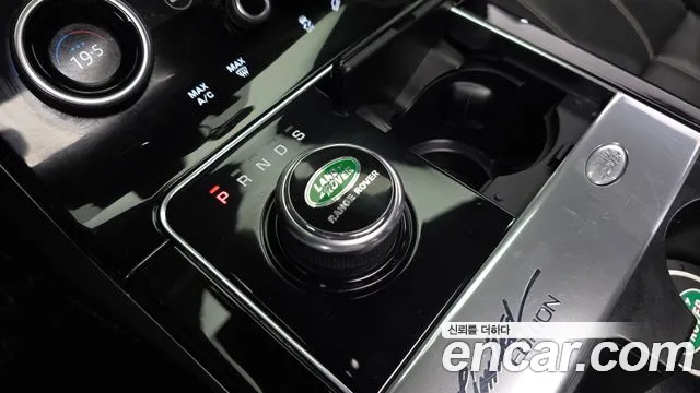 Land Rover Range Rover Velar 2019 thumb 9