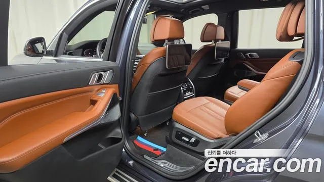 BMW X7 2021 thumb 12