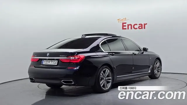 BMW 7-Series 2017 thumb 2