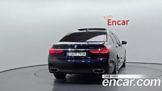 BMW 7-Series 2017 thumb 4
