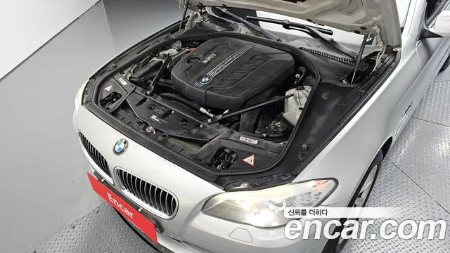 BMW 5-Series 2012 thumb 6