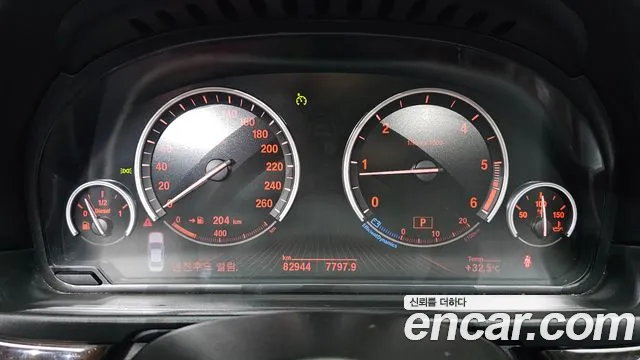 BMW 5-Series 2012 thumb 8