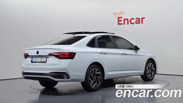 Volkswagen Jetta 2022 thumb 2