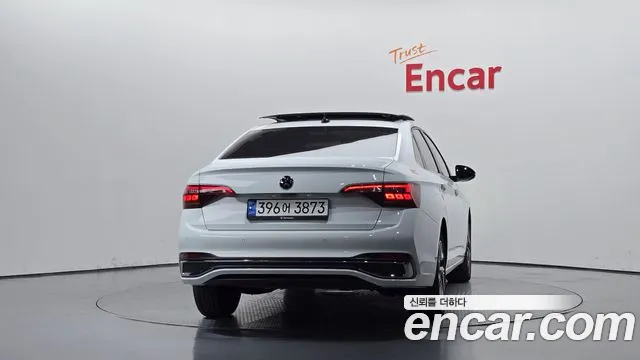 Volkswagen Jetta 2022 thumb 4