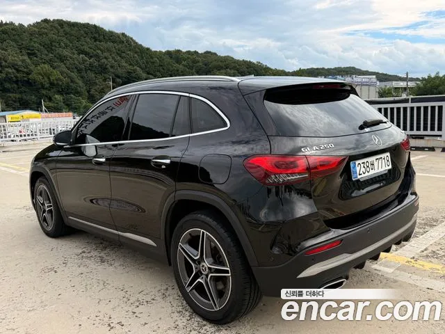 Mercedes-Benz GLA 2020 thumb 2