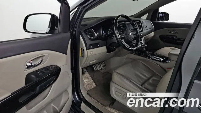 Kia Carnival 2019 thumb 10