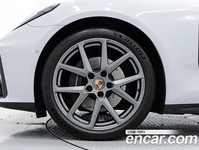 Porsche Panamera 2025 thumb 5