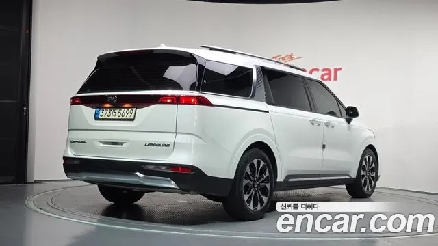 Kia Carnival 2021 thumb 2