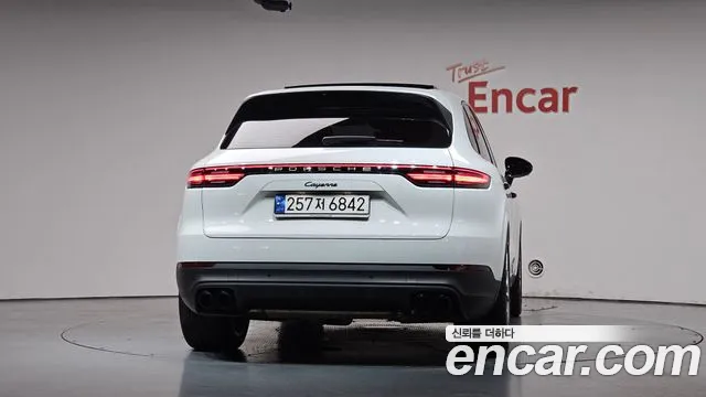 Porsche Cayenne 2023 thumb 3
