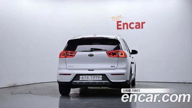 Kia Niro 2018 thumb 4
