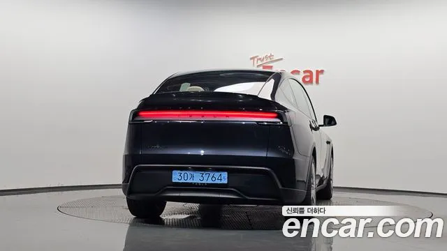 Tesla Model Y 2026 thumb 3