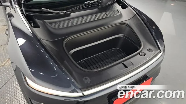 Tesla Model Y 2026 thumb 5