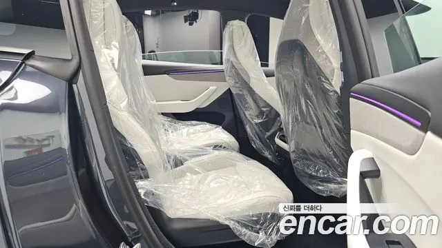 Tesla Model Y 2026 thumb 10
