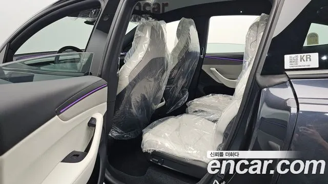 Tesla Model Y 2026 thumb 11