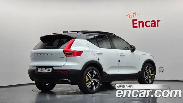 Volvo XC40 2018 thumb 2