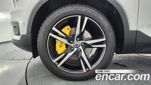 Volvo XC40 2018 thumb 5