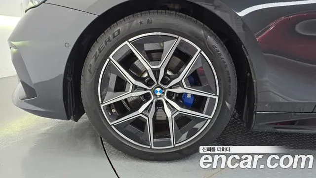 BMW 5-Series 2024 thumb 5