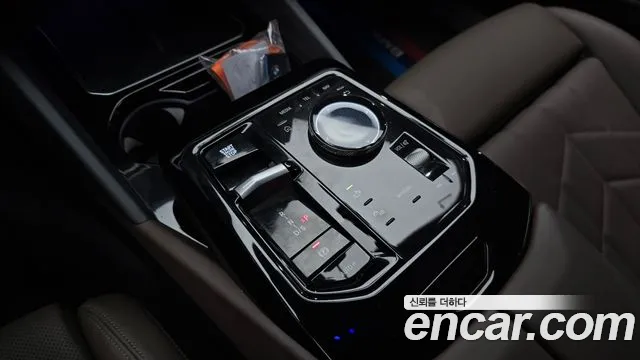BMW 5-Series 2024 thumb 9