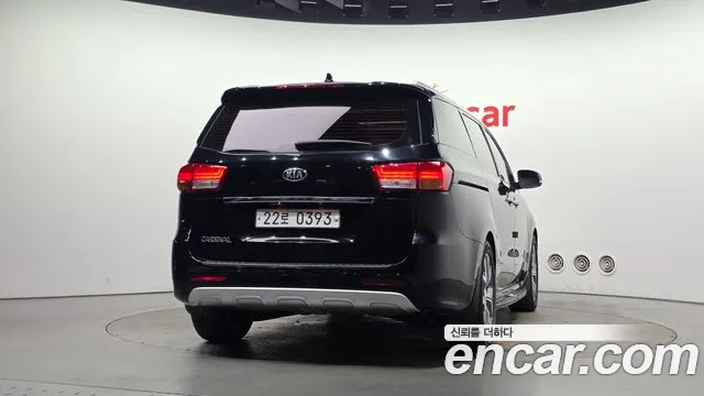 Kia Carnival 2016 thumb 4