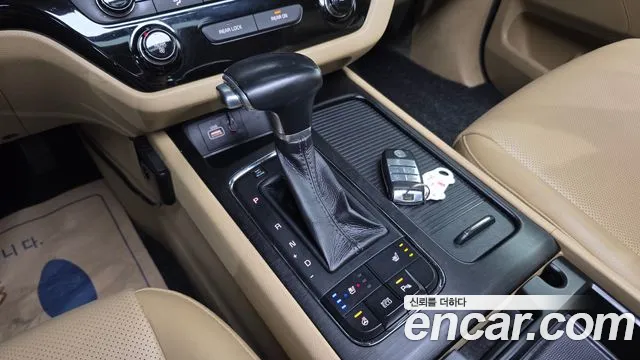 Kia Carnival 2016 thumb 9
