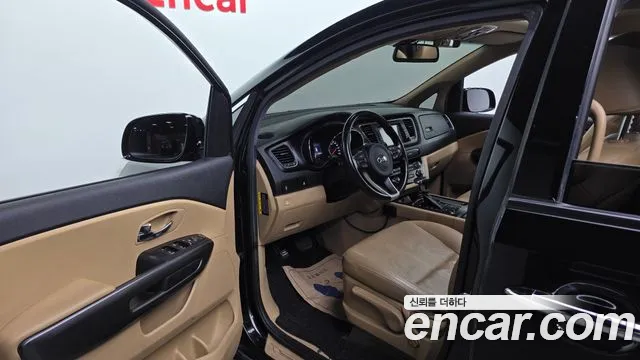 Kia Carnival 2016 thumb 10