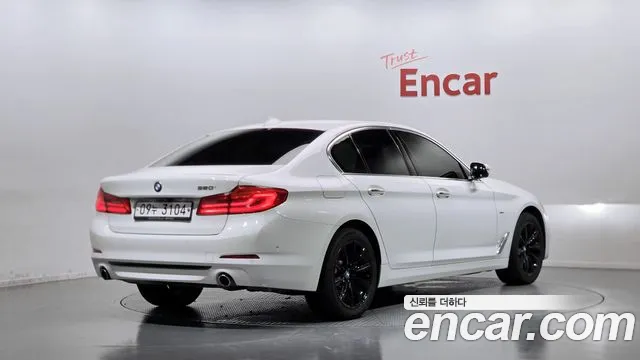 BMW 5-Series 2018 thumb 2