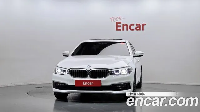 BMW 5-Series 2018 thumb 3