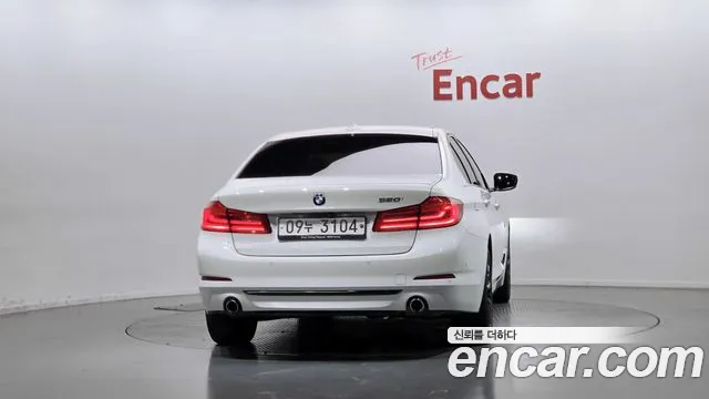 BMW 5-Series 2018 thumb 4
