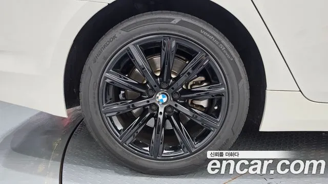BMW 5-Series 2018 thumb 5
