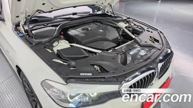 BMW 5-Series 2018 thumb 6