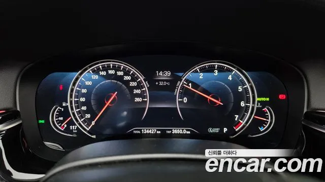 BMW 5-Series 2018 thumb 8