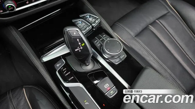BMW 5-Series 2018 thumb 9