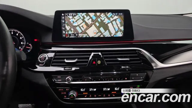 BMW 5-Series 2018 thumb 12
