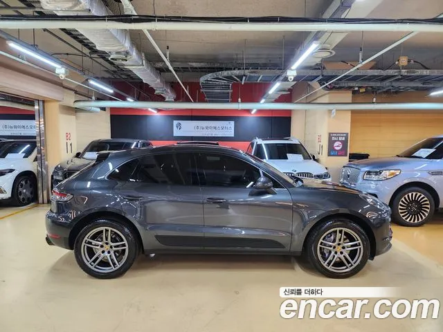 Porsche Macan 2019 thumb 3