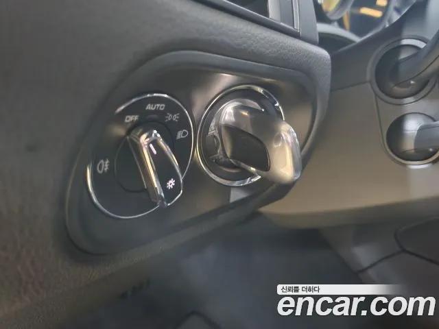Porsche Macan 2019 thumb 10