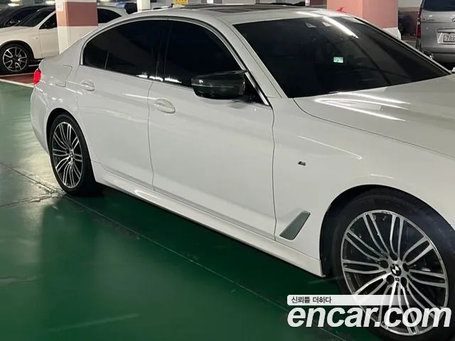 BMW 5-Series 2019 thumb 2